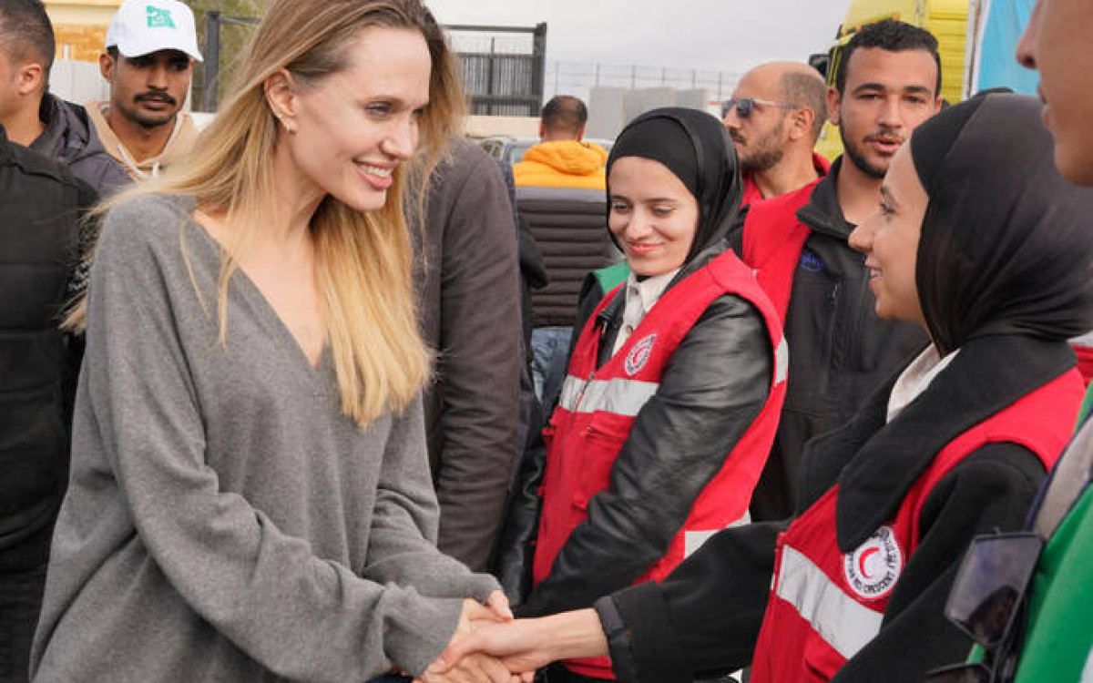 Angelina Jolie visits Rafah Crossing in Egypt, meets Palestinians from Gaza