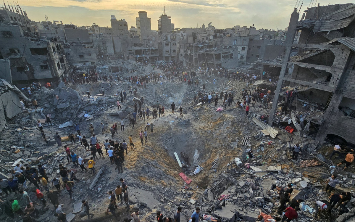 Israel attacks on Gaza refugee camp kills dozens of Palestinians